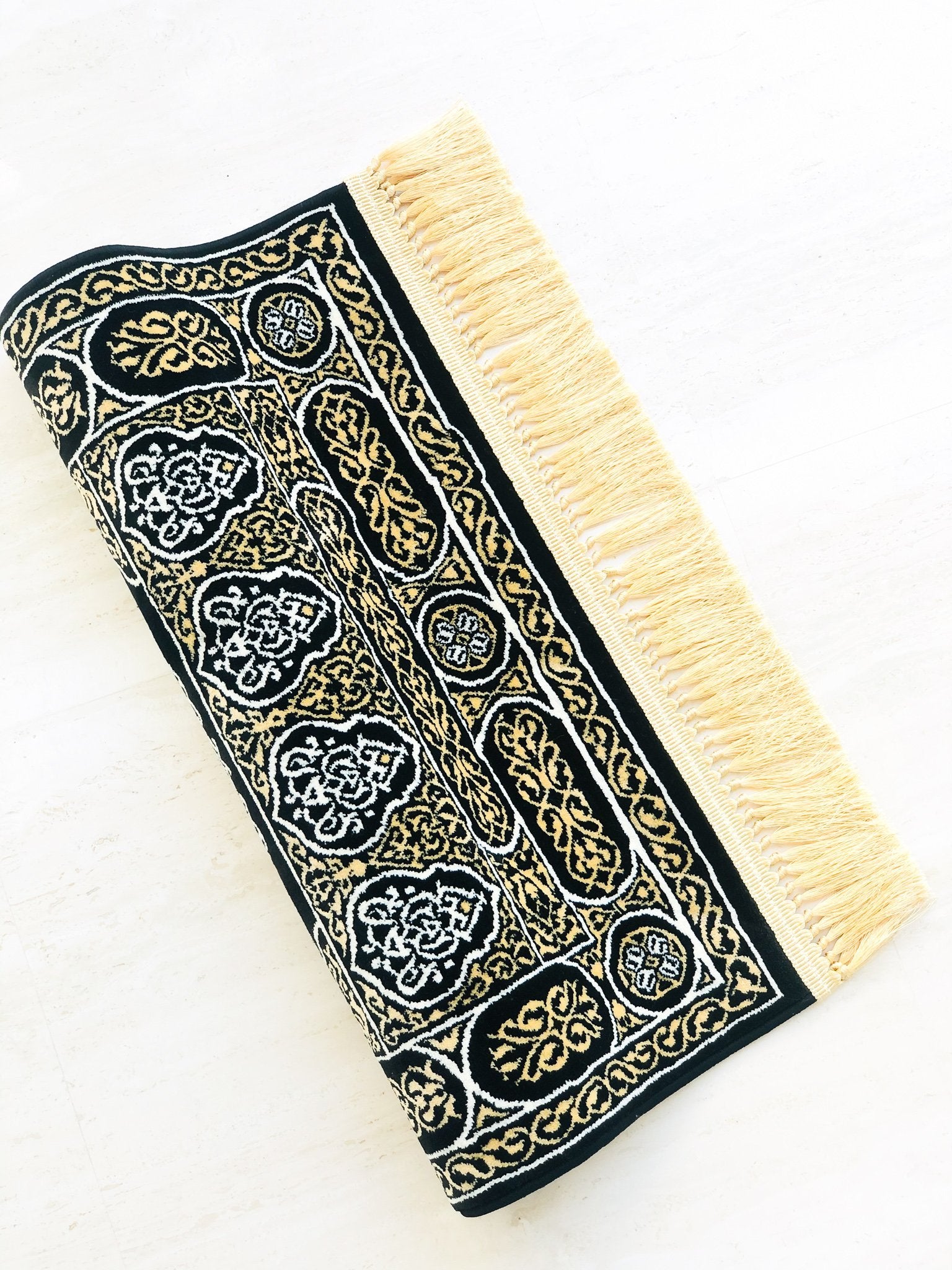 The door of the Kaaba prayer mat - www.almukarramah.com