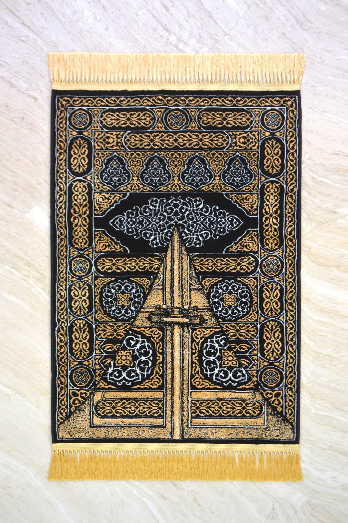 The door of the Kaaba prayer mat - www.almukarramah.com