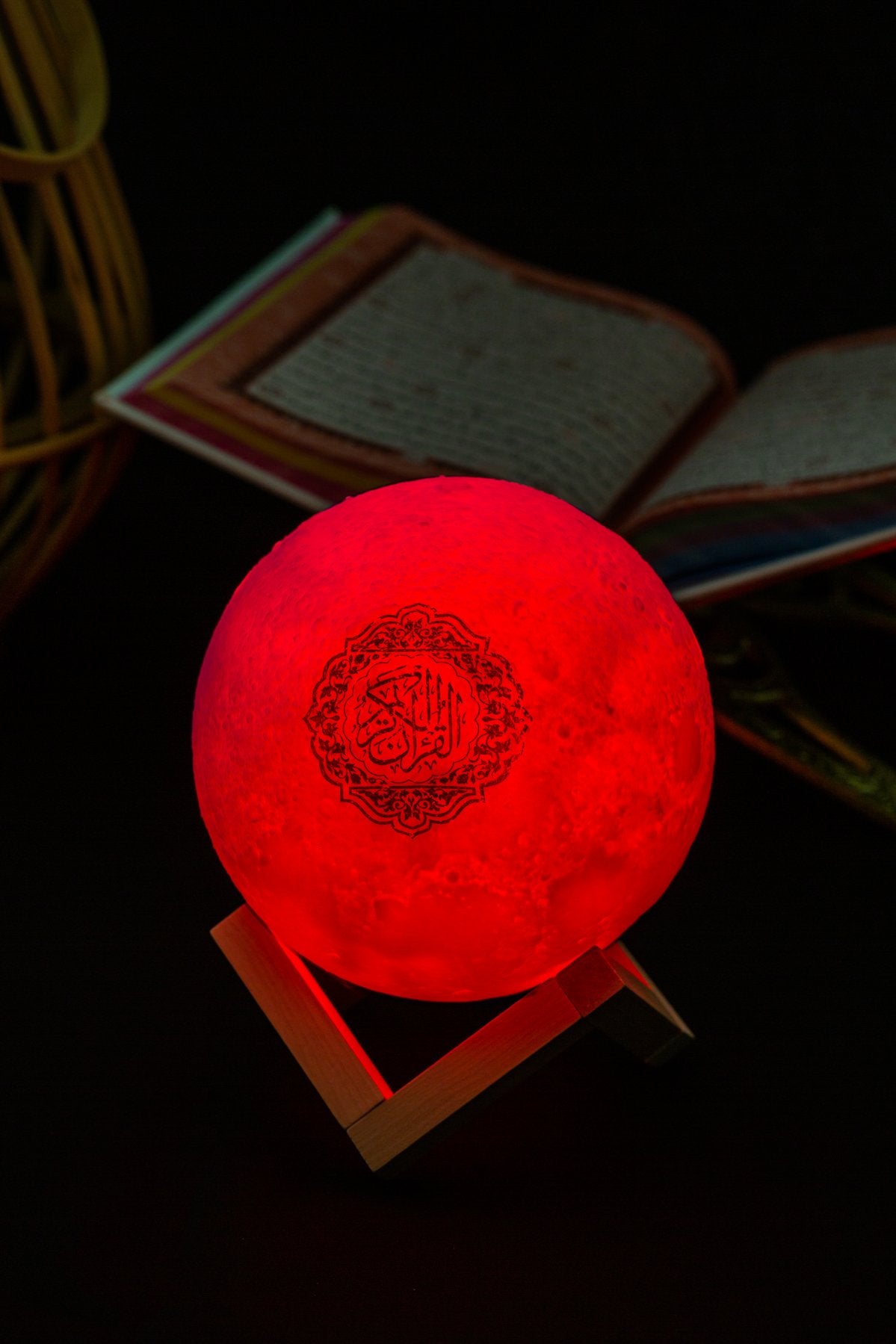 Moon Quran Speaker red color | ww.almukarramah.com