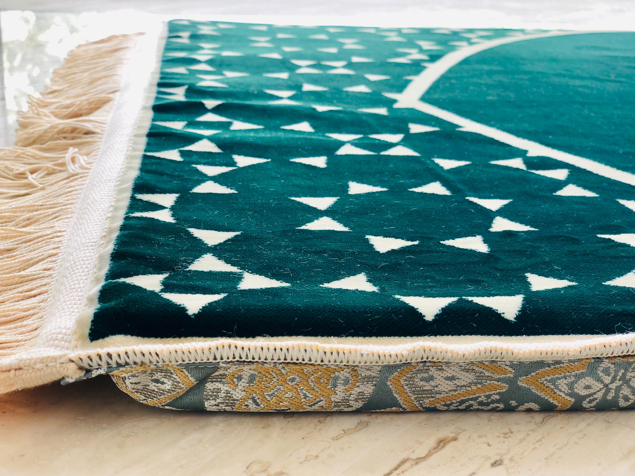Memory Foam prayer mat embodied in an Islamic geometric shapes - Olive green color - www.almukarramah.com