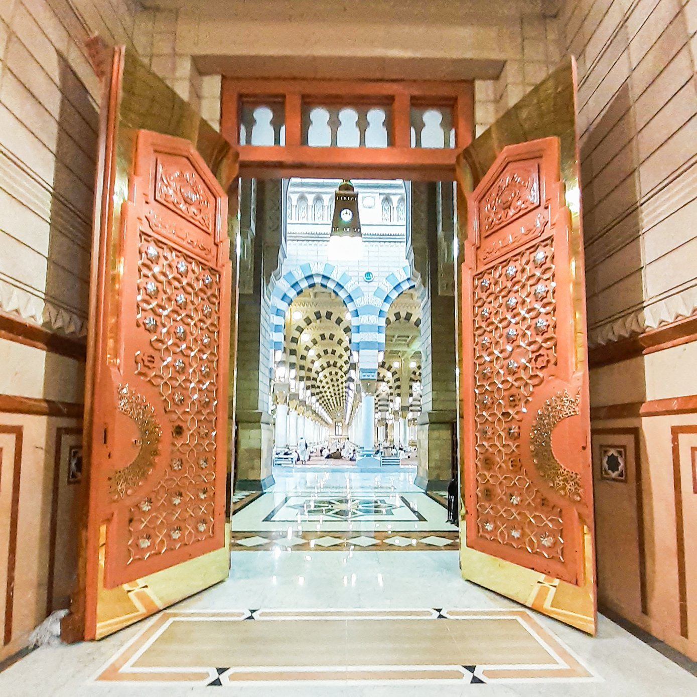 Trophy of Omar Bin Alkhattab Gate in Almasjid Alnabawi. - www.almukarramah.com